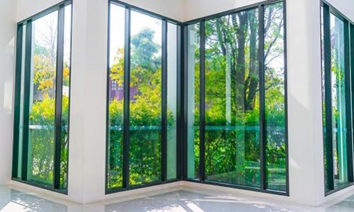 glass-window-overlooking-green-garden